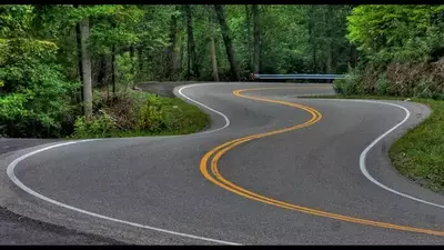 curvy road smoky mountains